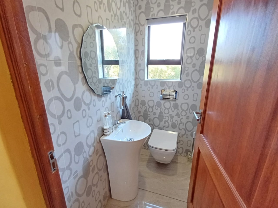 5 Bedroom Property for Sale in Xanadu Eco Park North West